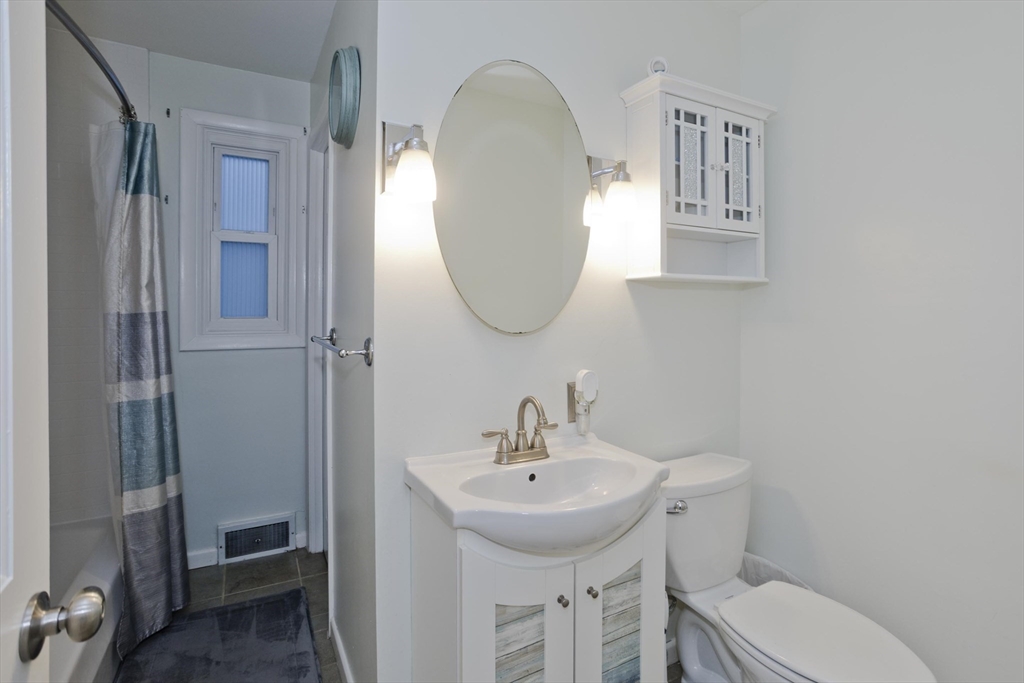 32 Lindsay Road Springfield, MA 01128 - Photo 18 of 34