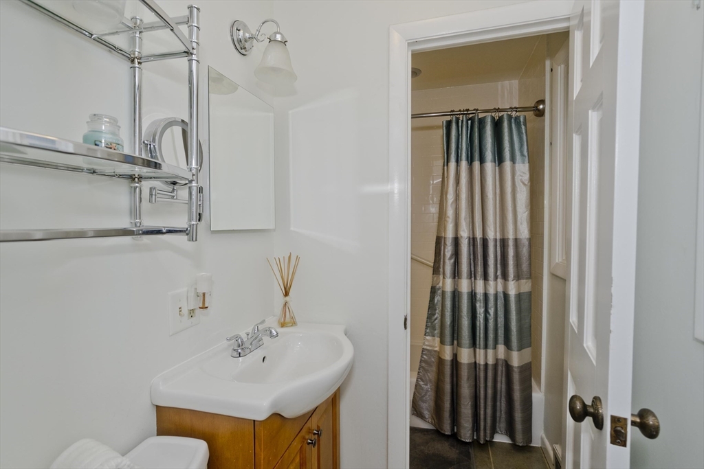 32 Lindsay Road Springfield, MA 01128 - Photo 19 of 34