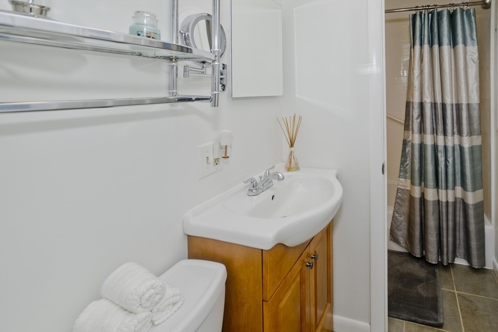 32 Lindsay Road Springfield, MA 01128 - Photo 20 of 34