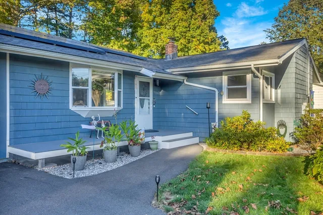 $340,000 | 32 Lindsay Road, Springfield, MA 01128