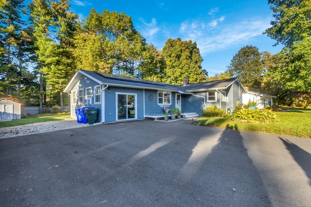 32 Lindsay Road Springfield, MA 01128 - Photo 3 of 34