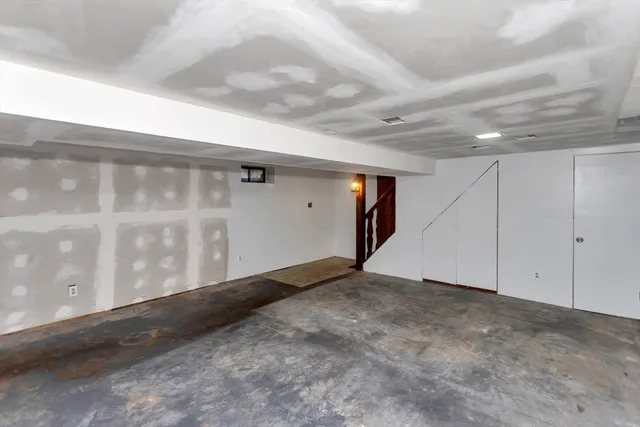 $340,000 | 32 Lindsay Road, Springfield, MA 01128