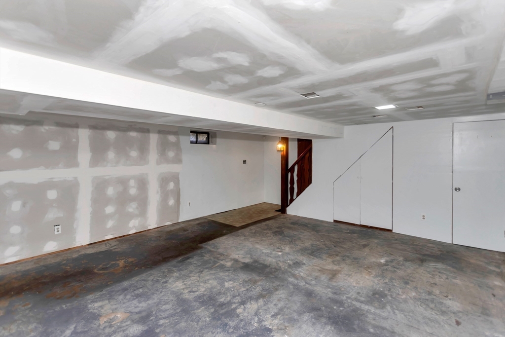 32 Lindsay Road Springfield, MA 01128 - Photo 32 of 34