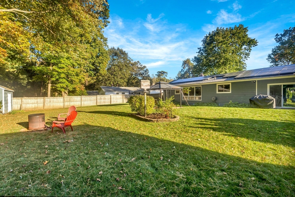 32 Lindsay Road Springfield, MA 01128 - Photo 9 of 34