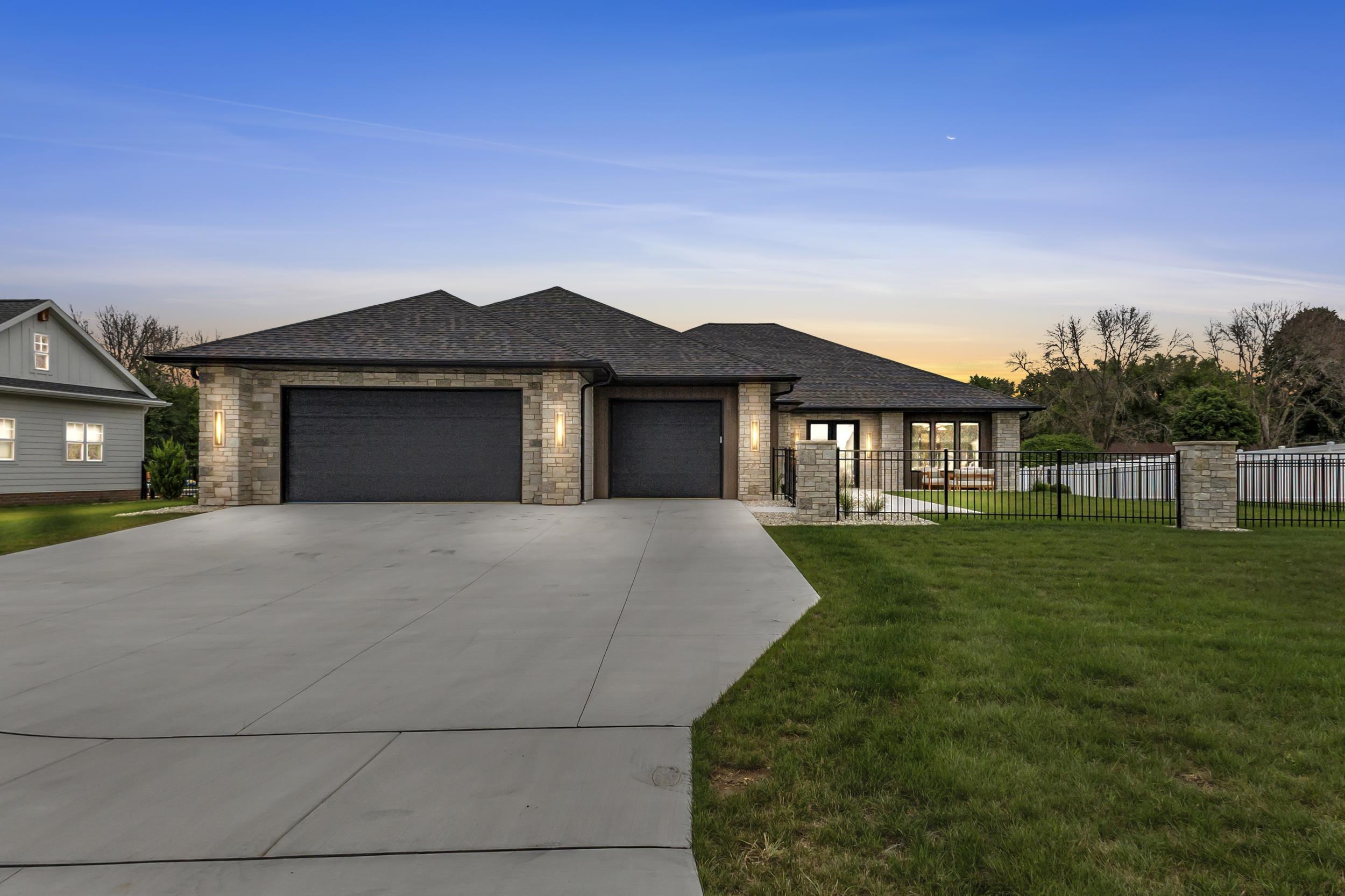 2448 Riddle Court De Pere, WI 54115 - Photo 4 of 78