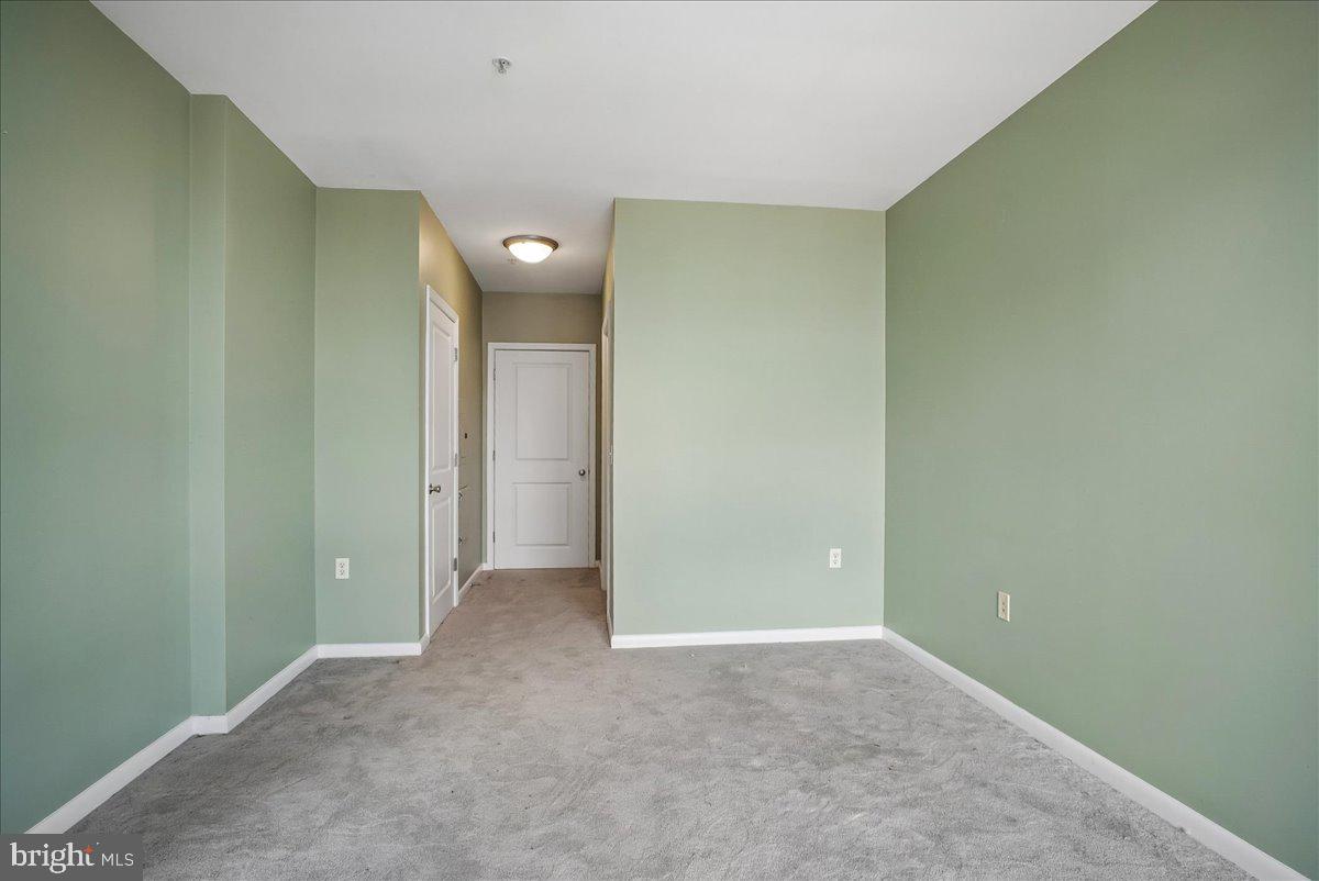 851 North Glebe Road, Unit 2015 Arlington, VA 22203 - Photo 20 of 81 Primary Bedroom
