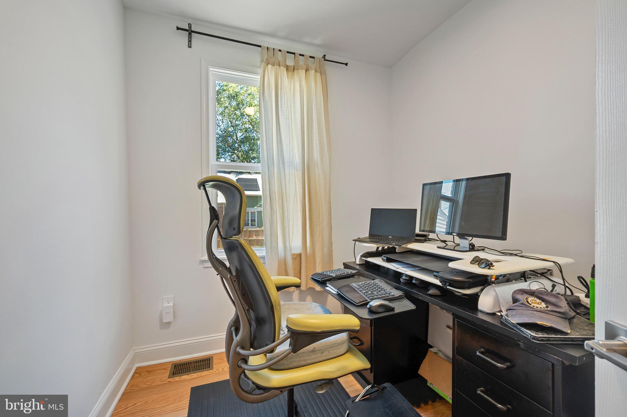 708 Hankin Street Silver Spring, MD 20910 - Photo 18 of 28 Main level office