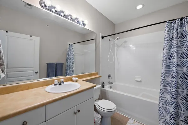 $1,995 | 100 Bucksley Lane, Unit 306, Charleston, SC 29492