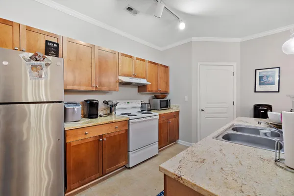 $1,995 | 100 Bucksley Lane, Unit 306, Charleston, SC 29492