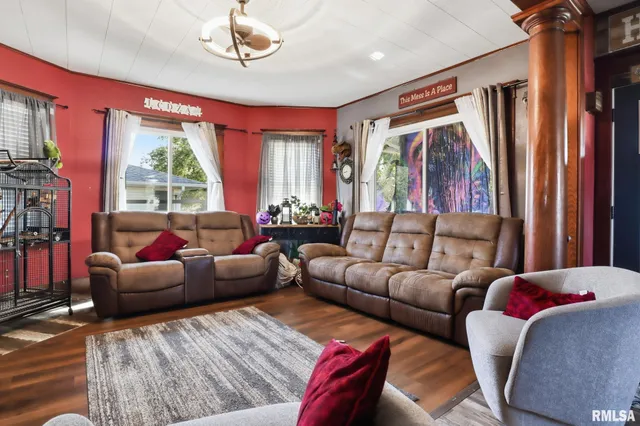 $218,000 | 353 East 4th Avenue, Woodhull, IL 61490