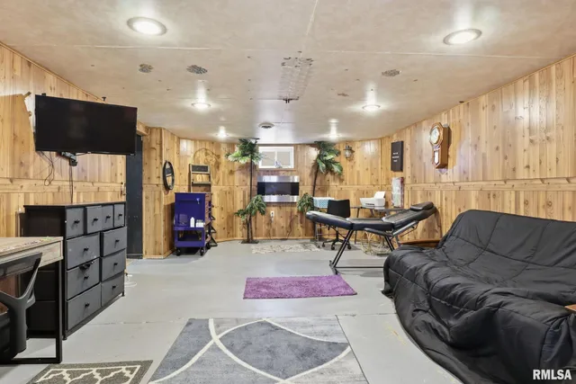 $218,000 | 353 East 4th Avenue, Woodhull, IL 61490