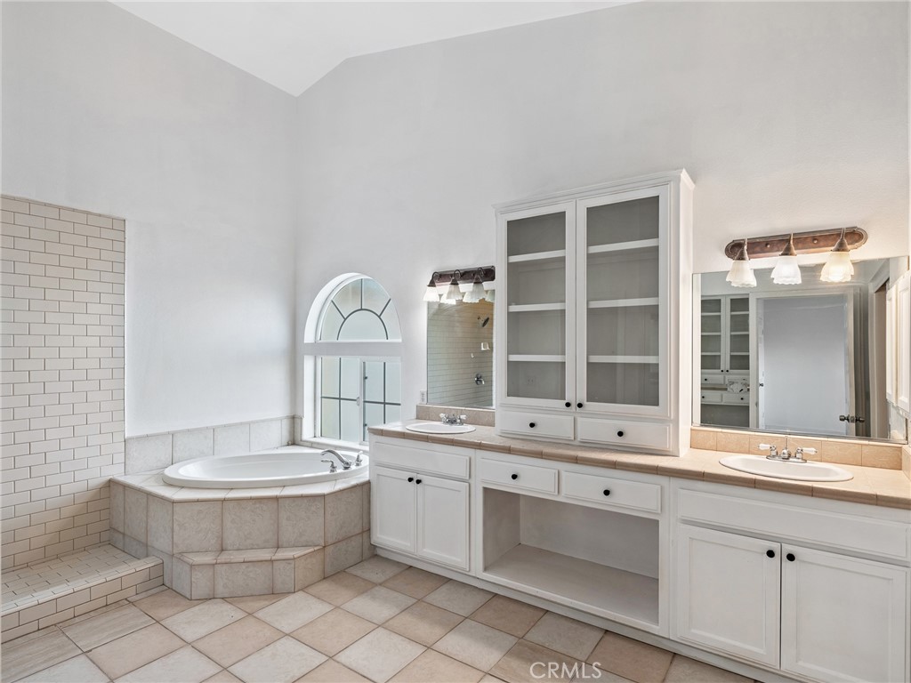 8135 Winmar Road Hesperia, CA 92344 - Photo 22 of 52 a bathroom with a double vanity sink mirror and bathtub