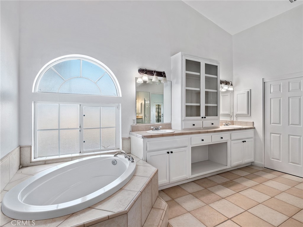 8135 Winmar Road Hesperia, CA 92344 - Photo 25 of 52 a bathroom with a tub sink and mirror
