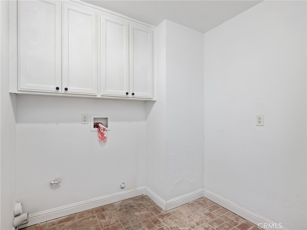 8135 Winmar Road Hesperia, CA 92344 - Photo 27 of 52 a view of small space