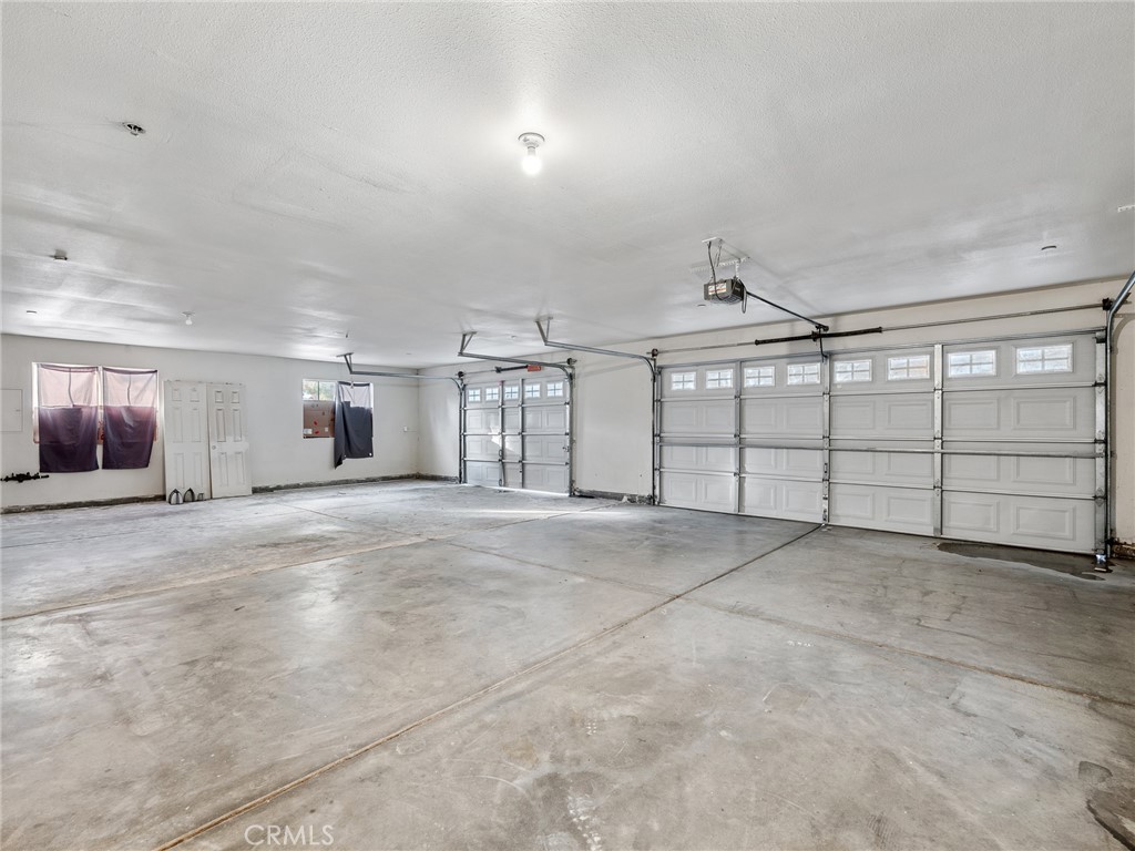 8135 Winmar Road Hesperia, CA 92344 - Photo 30 of 52 a view of a garage