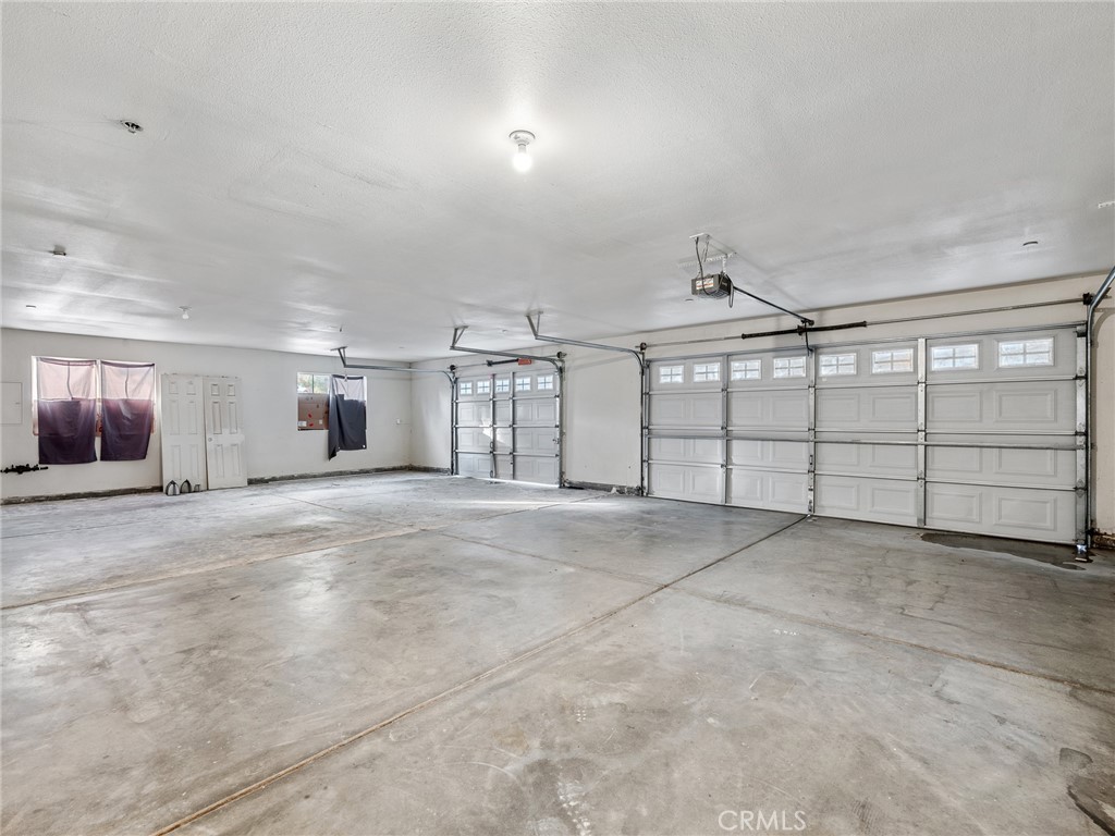 8135 Winmar Road Hesperia, CA 92344 - Photo 30 of 52 a view of a garage
