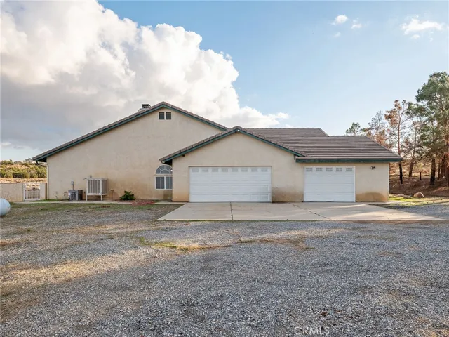 a view of a house with a yard and garage