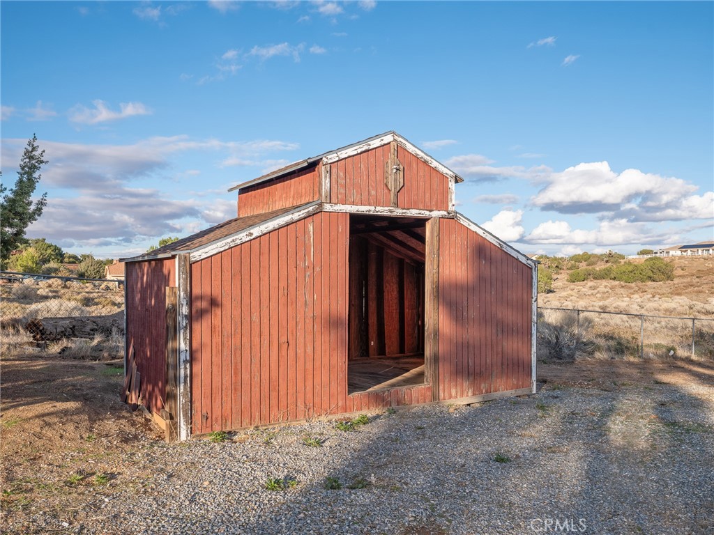 8135 Winmar Road Hesperia, CA 92344 - Photo 41 of 52