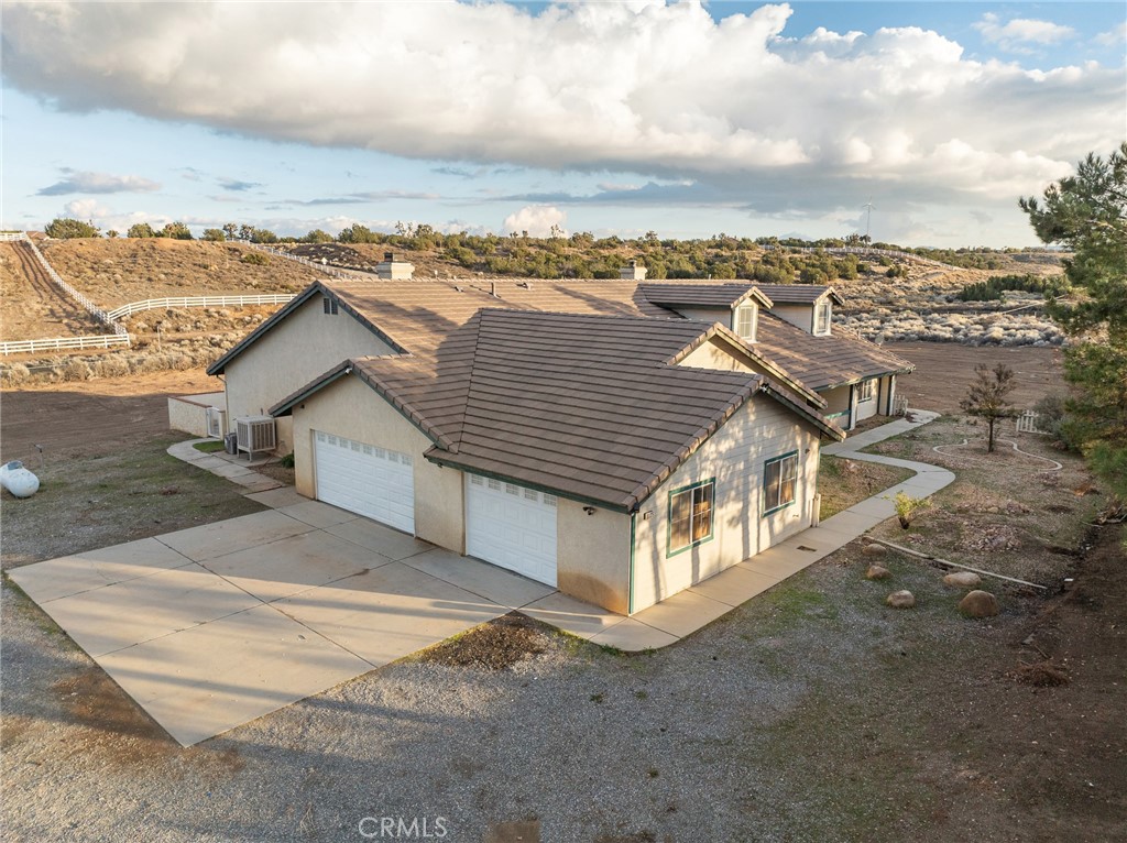 8135 Winmar Road Hesperia, CA 92344 - Photo 52 of 52 an aerial view of a house with a yard