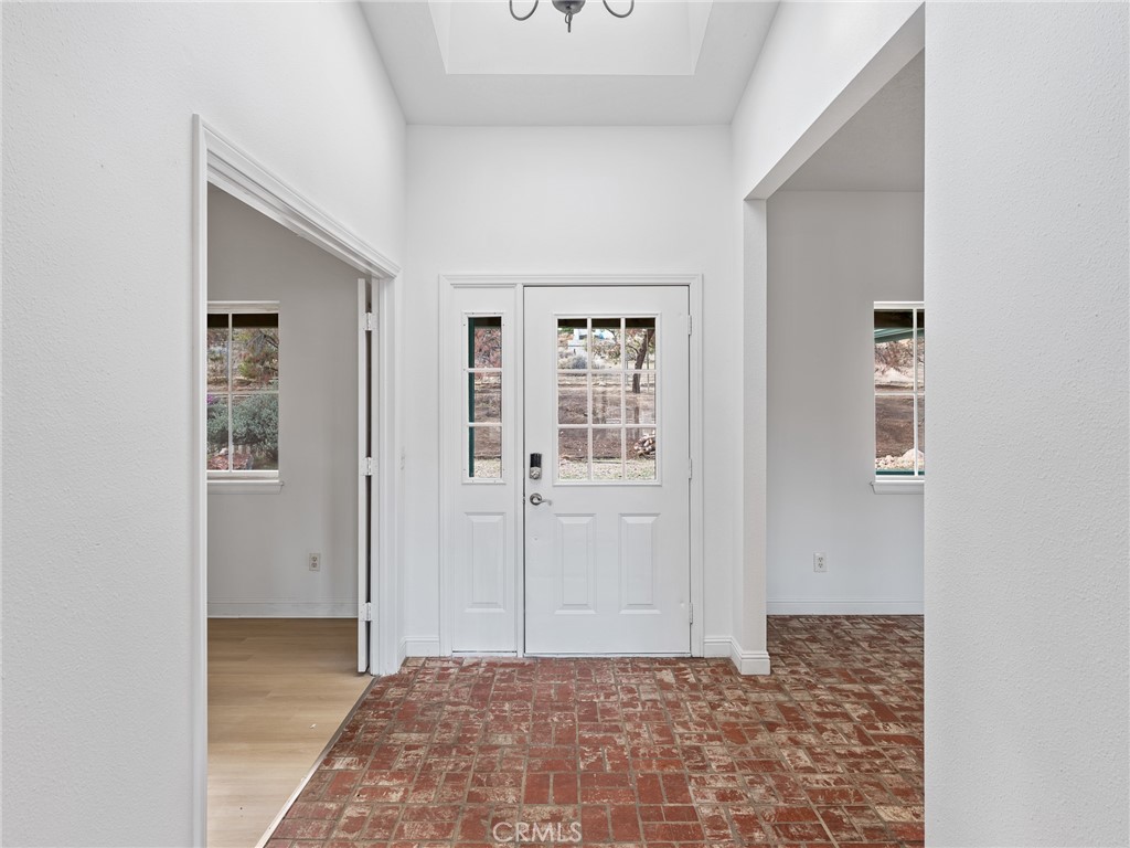 8135 Winmar Road Hesperia, CA 92344 - Photo 8 of 52 a view of a hallway