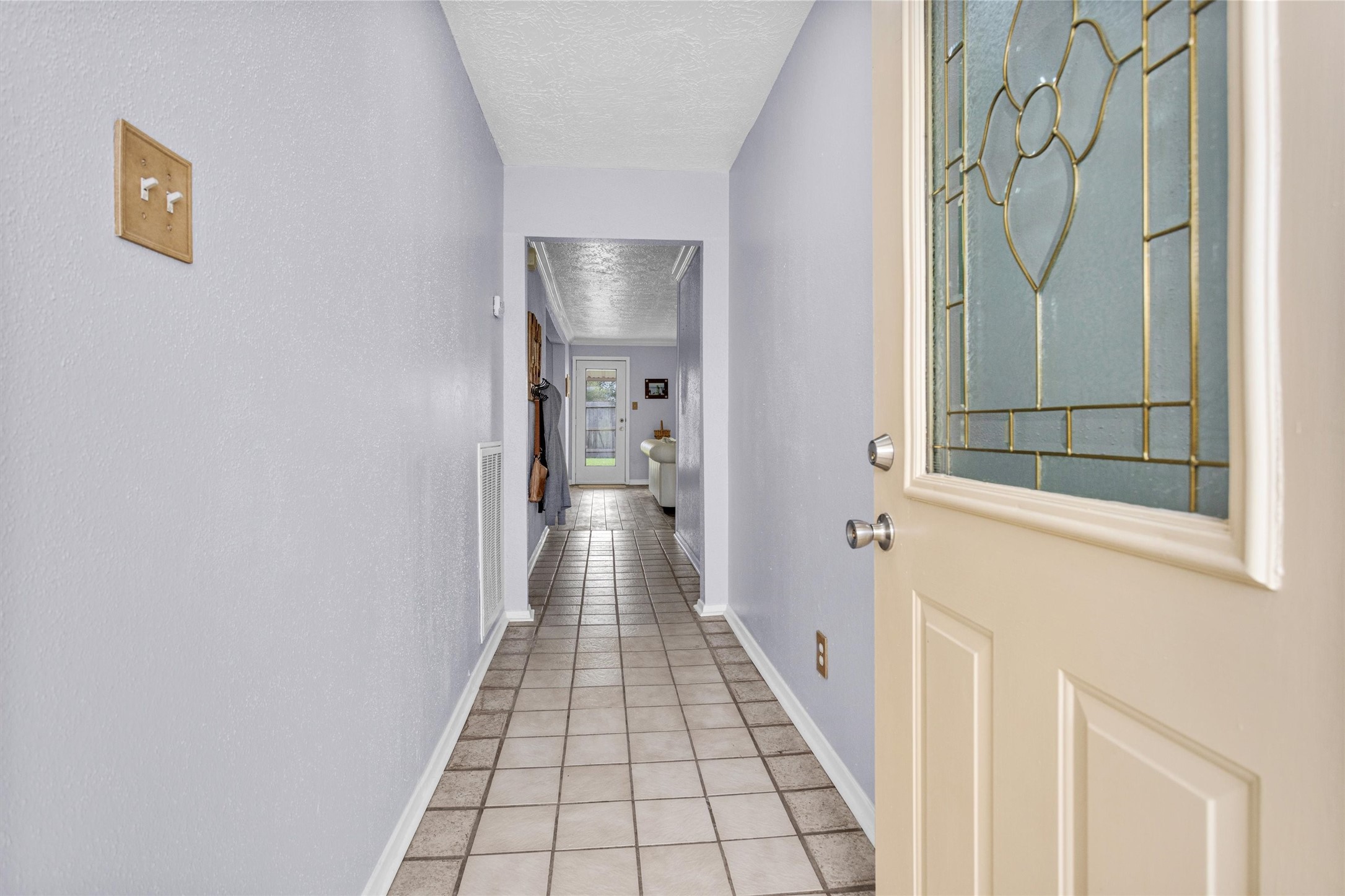8422 Oakhaven Road La Porte, TX 77571 - Photo 5 of 46 Welcoming entry leading into the main living areas with easy flow throughout the home.