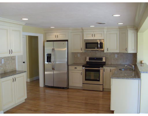 18 Plymouth Road Peabody, MA 01960 - Photo 9 of 25 Gallery Image 9