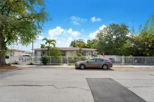 $699,000 | 901 Southwest 34th Avenue, Miami, FL 33135