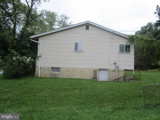 Exterior (Rear)