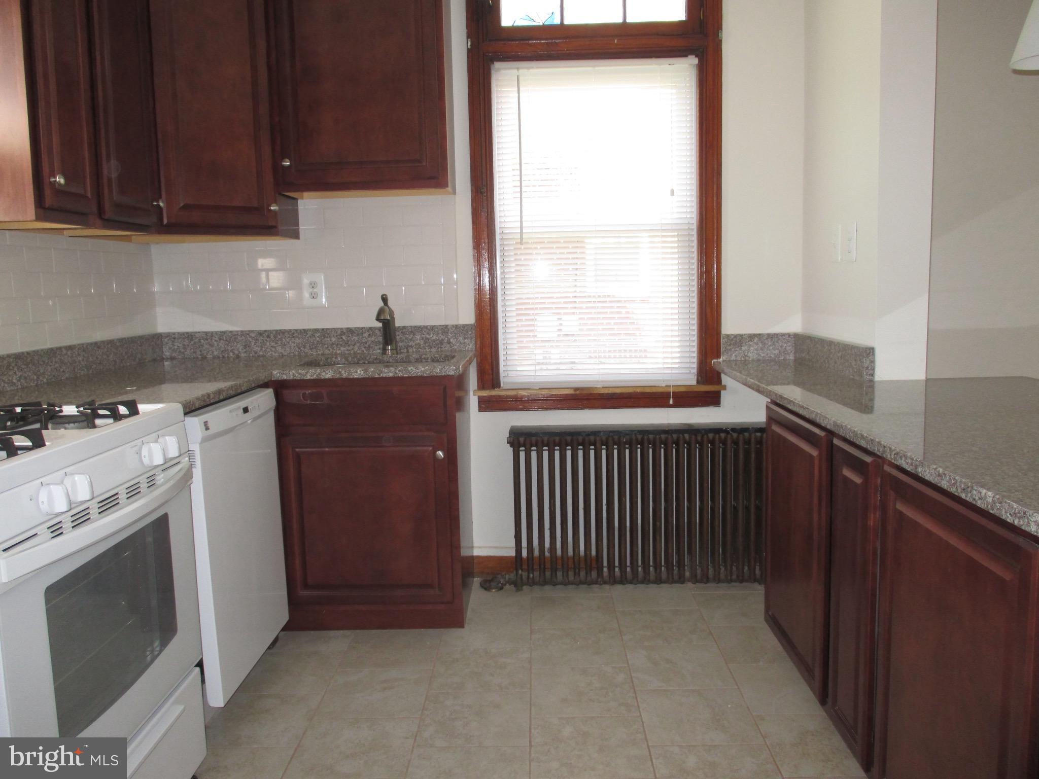 716 Dorchester Road Baltimore, MD 21229 - Photo 6 of 20 a utility room with dryer and washer