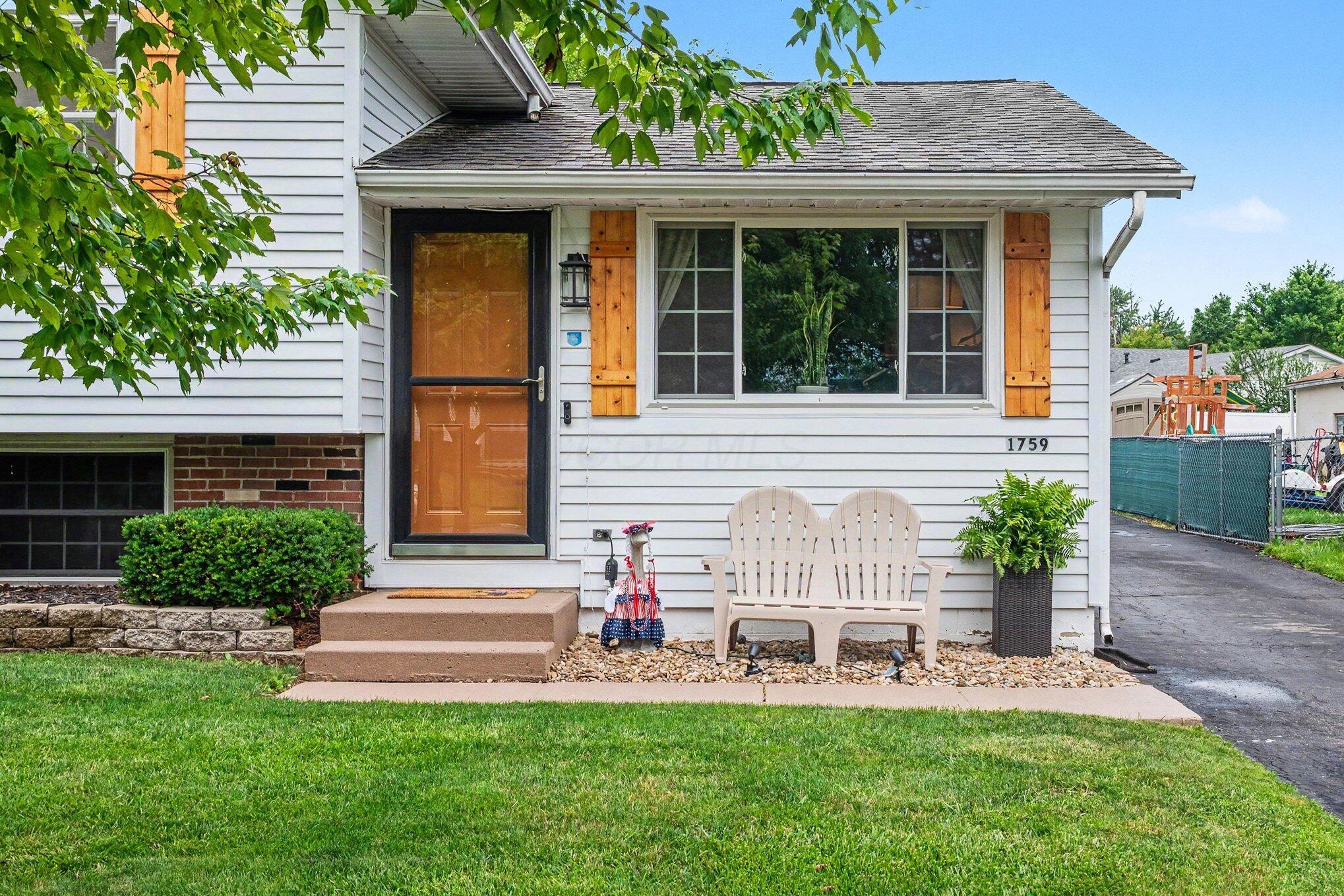 1759 River Bend Road Columbus, OH 43223 - Photo 4 of 32 004_file_4292