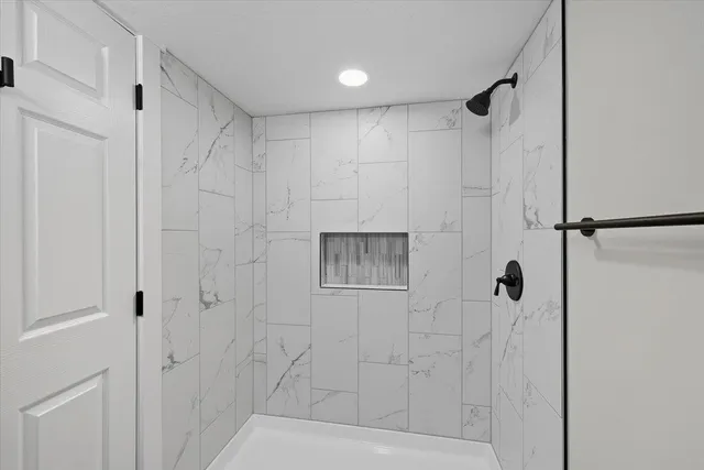 $585,000 | 11815 North King Arthur Drive, Spokane, WA 99218