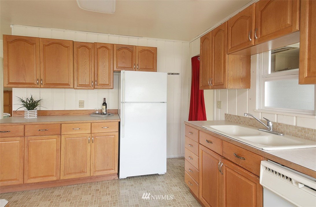 6834 Jim John Road Clinton, WA 98236 - Photo 2 of 27 Gallery Image 2