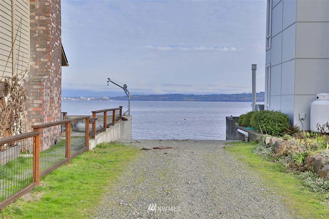 6834 Jim John Road Clinton, WA 98236 - Photo 25 of 27 Gallery Image 25