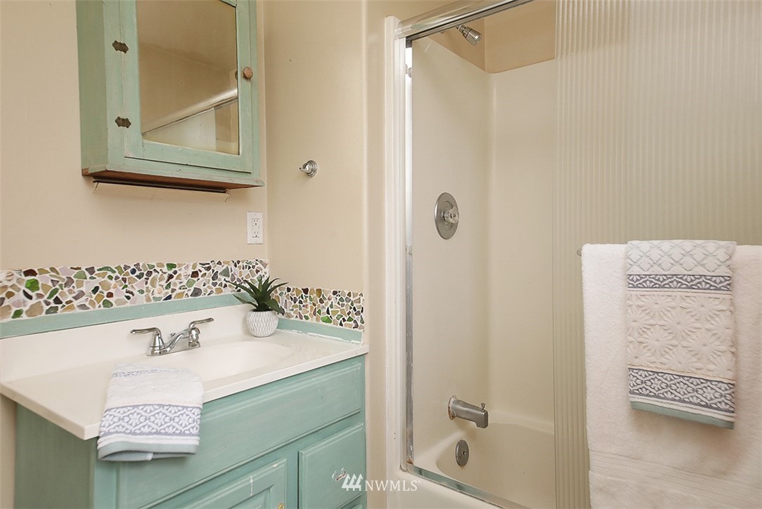 6834 Jim John Road Clinton, WA 98236 - Photo 10 of 27 Gallery Image 10