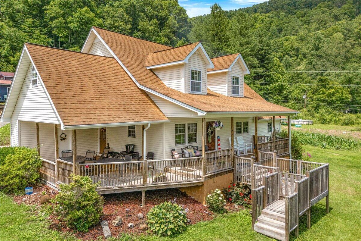 60 R J Wagers Road Manchester, KY 40962 - Photo 1 of 50 03-Exterior Front