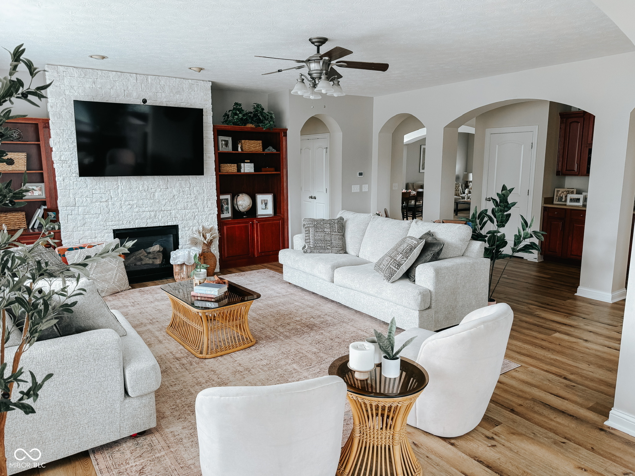 2923 Sleeping Ridge Way Indianapolis, IN 46217 - Photo 4 of 42 Gallery Image 4
