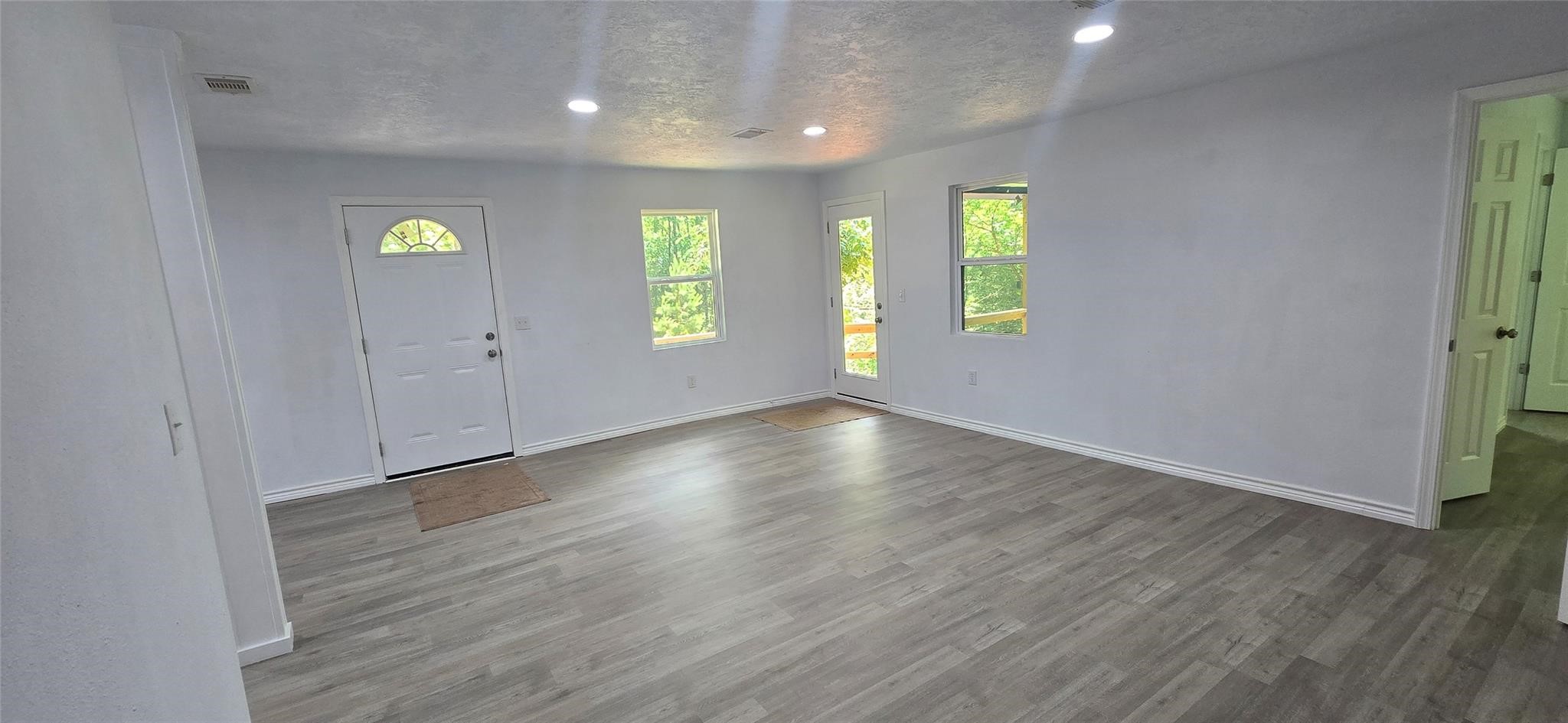 110 Hidden Circle Coldspring, TX 77331 - Photo 2 of 24 Livingroom