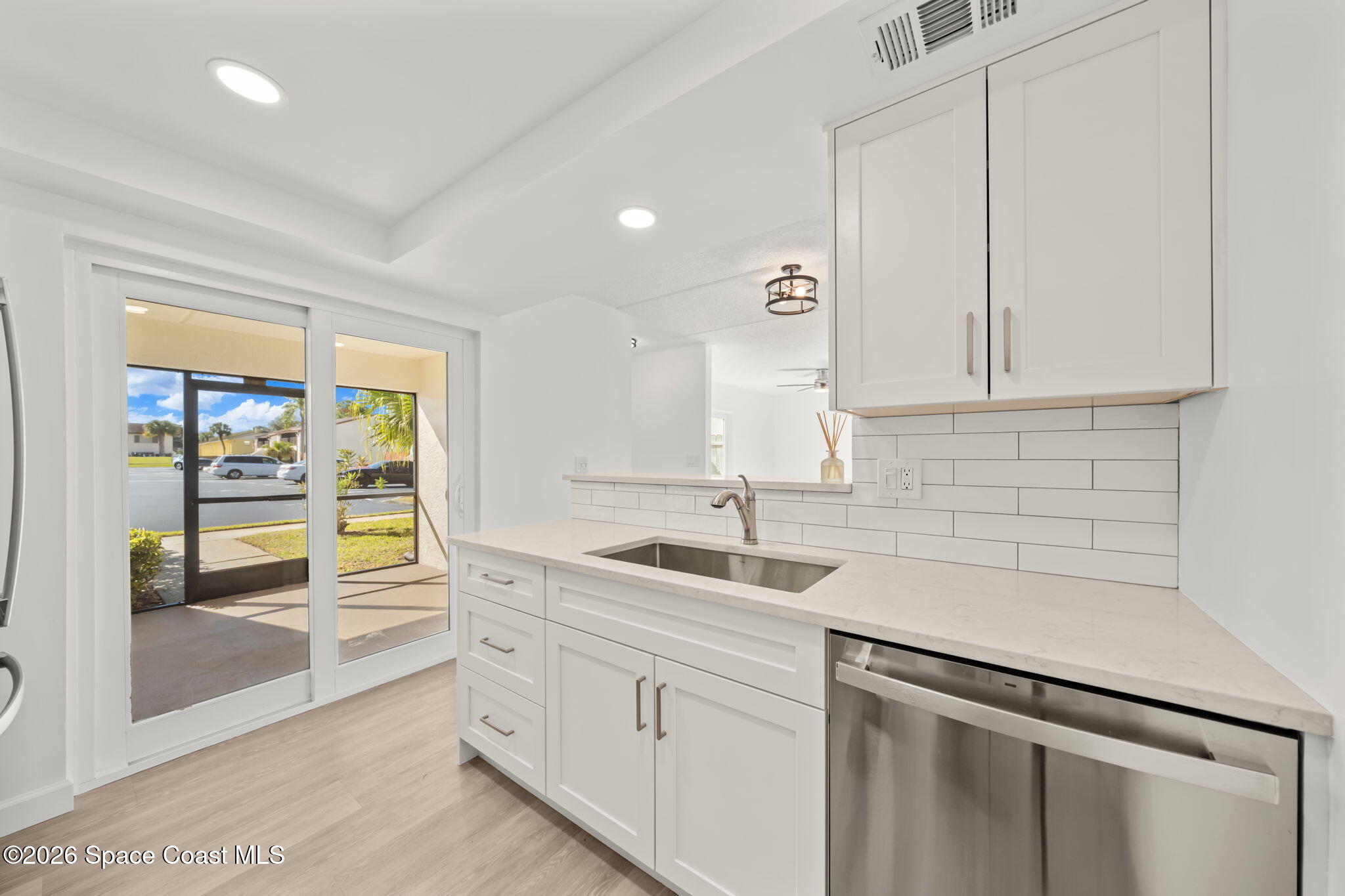 716 Ridge Club Drive Melbourne, FL 32934 - Photo 5 of 40 Renovated kitchen, clean & bright