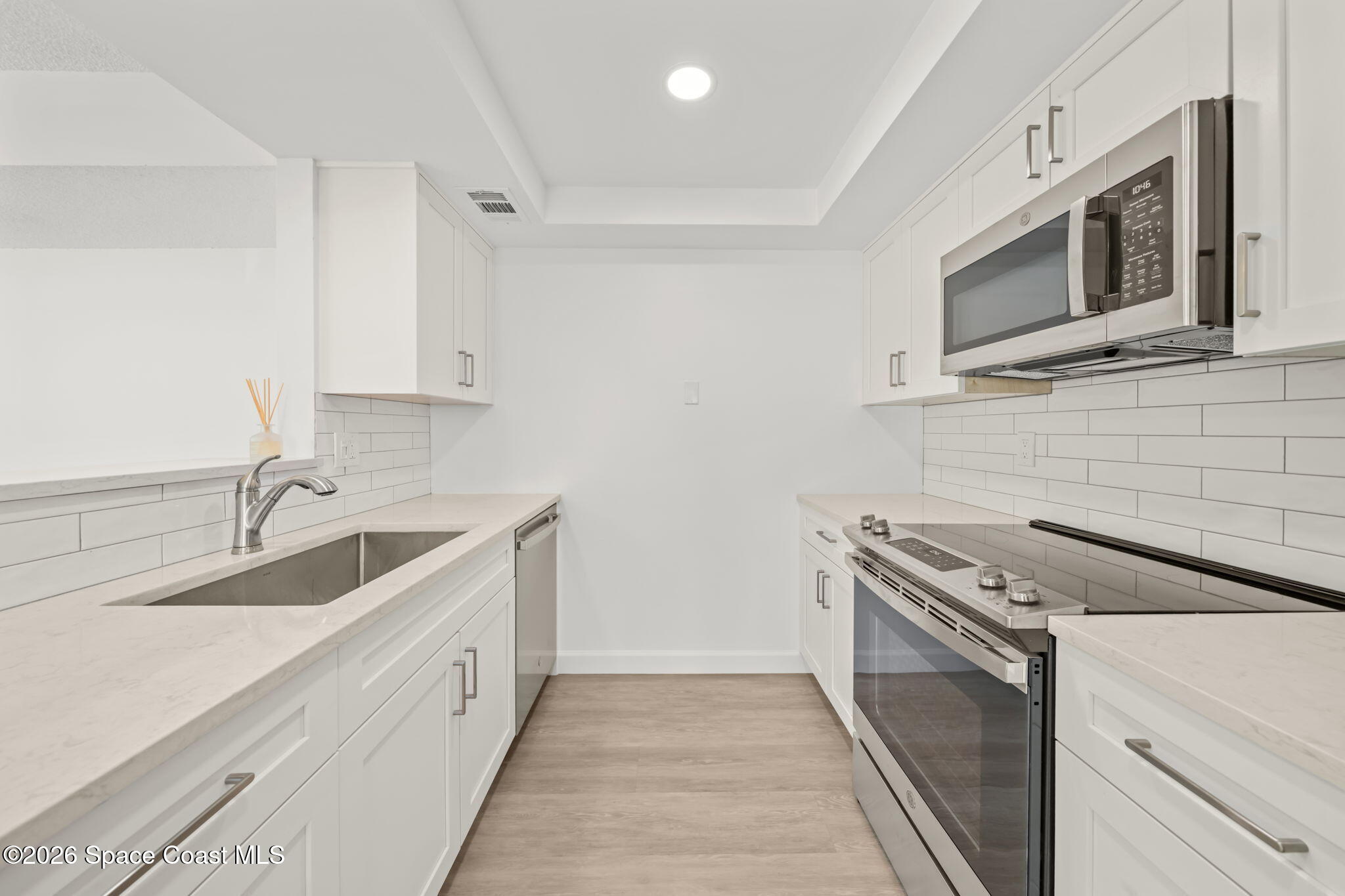 716 Ridge Club Drive Melbourne, FL 32934 - Photo 8 of 40 Sleek kitchen w/ ample storage