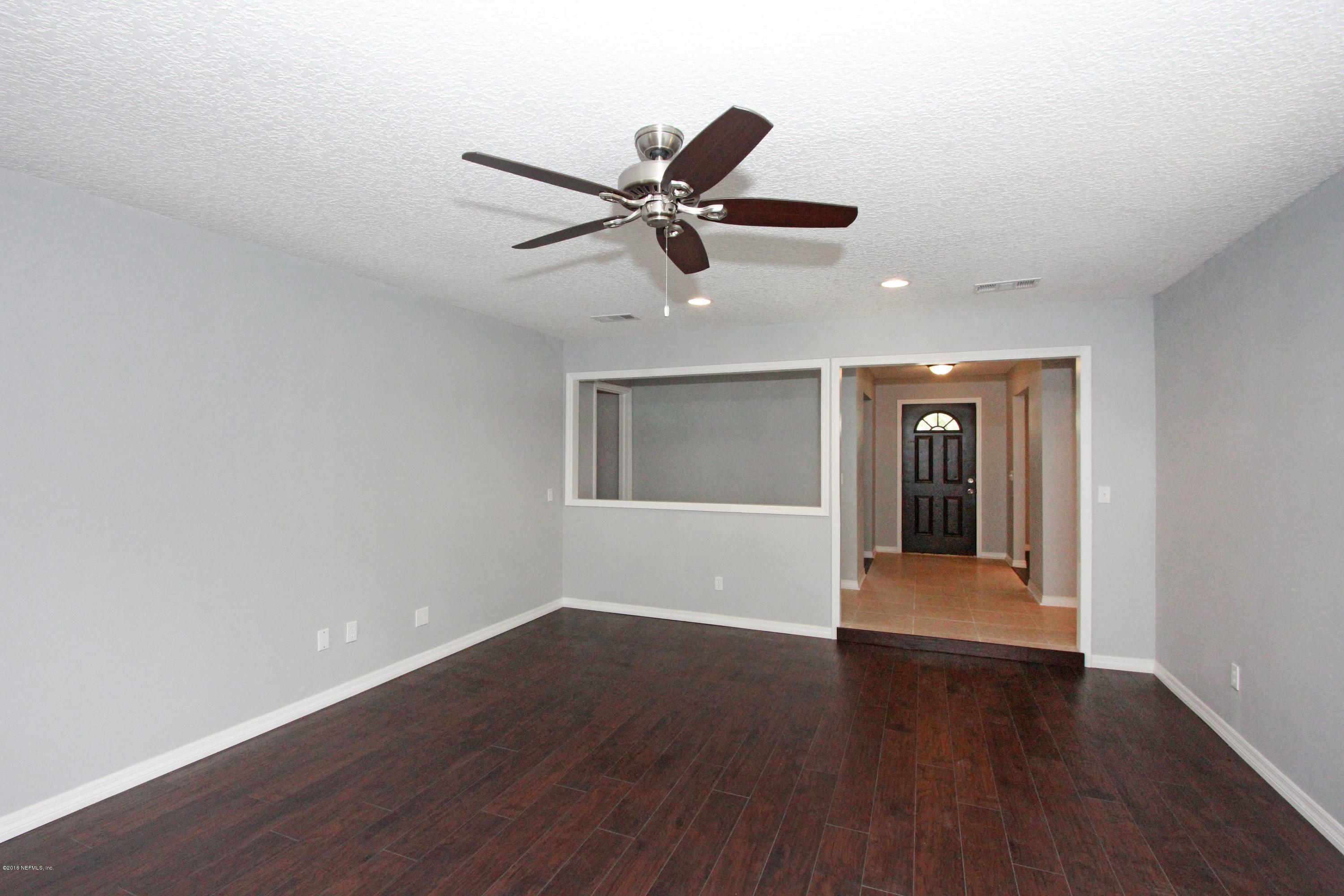 292 Foxridge Road Orange Park, FL 32065 - Photo 11 of 25 LIVING ROOM