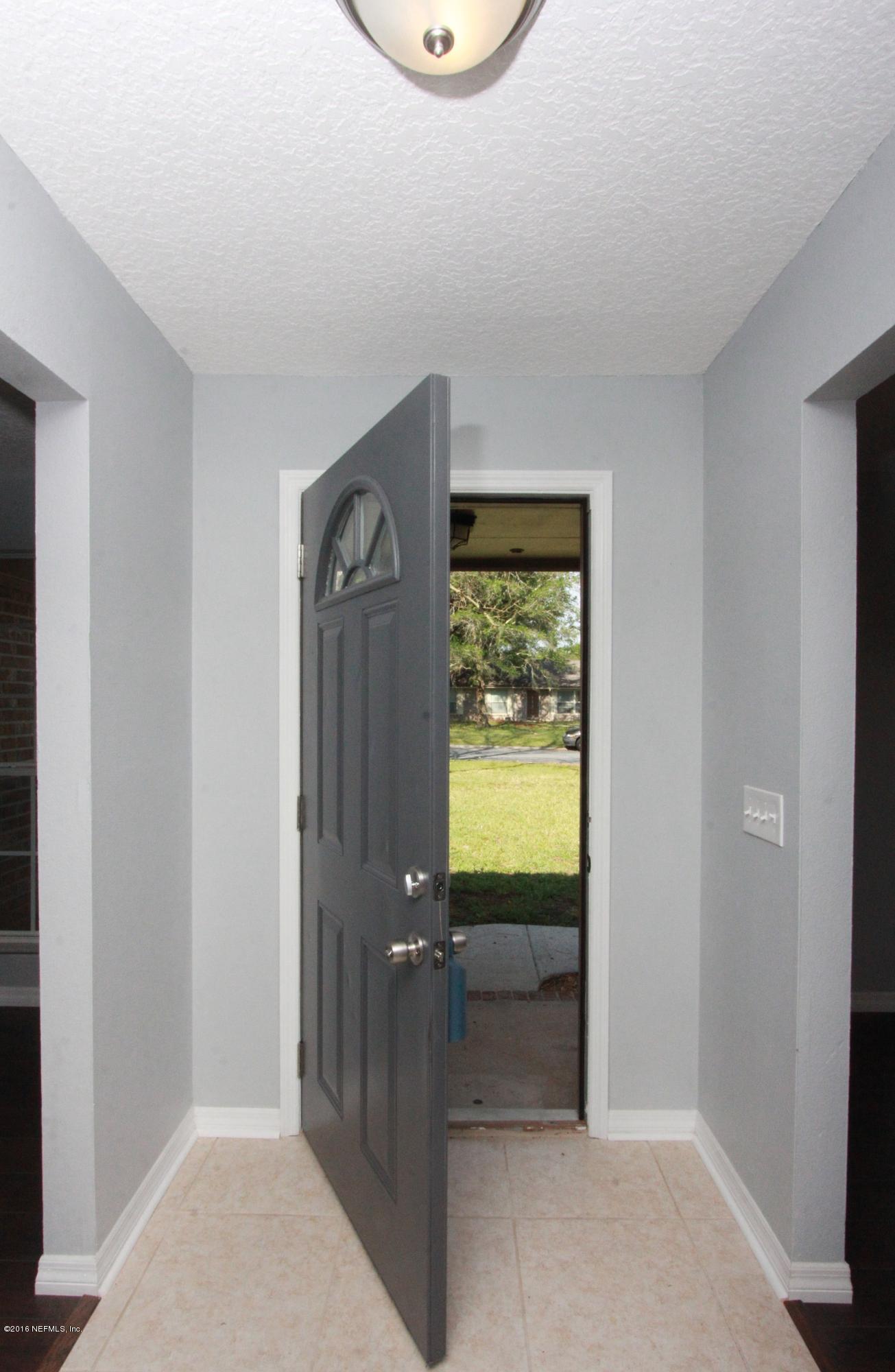 292 Foxridge Road Orange Park, FL 32065 - Photo 3 of 25 ENTRANCE/ FOYER