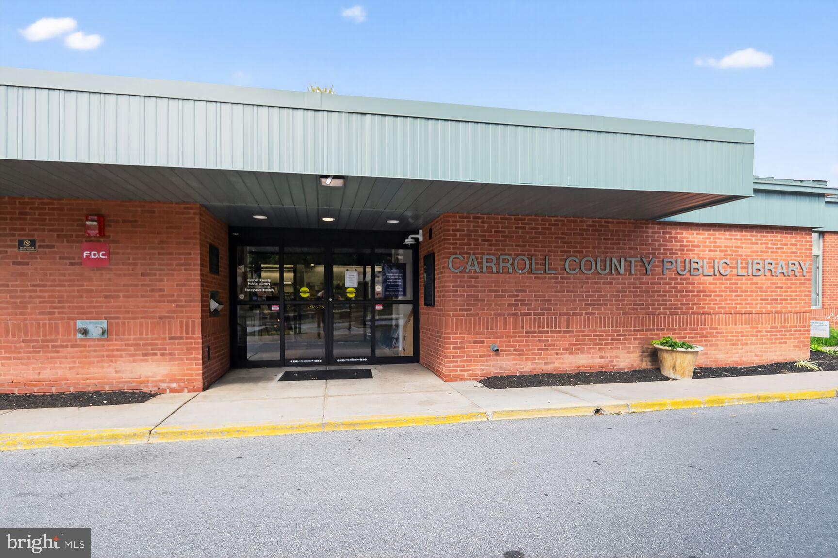 71 Fairground Avenue Taneytown, MD 21787 - Photo 35 of 36 an entryway with a room
