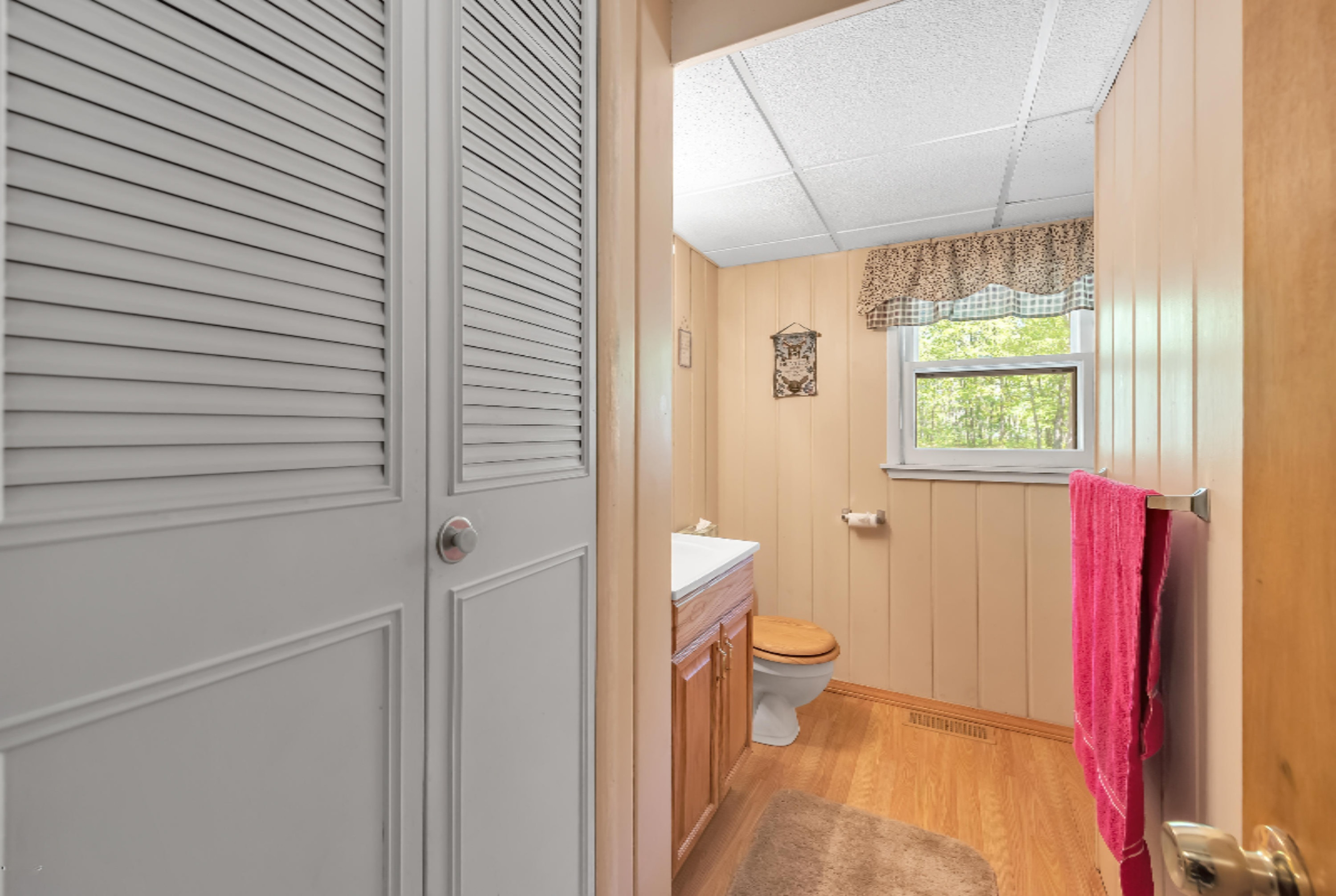 511 Huff Road Manistee, MI 49660 - Photo 17 of 29 main level bath
