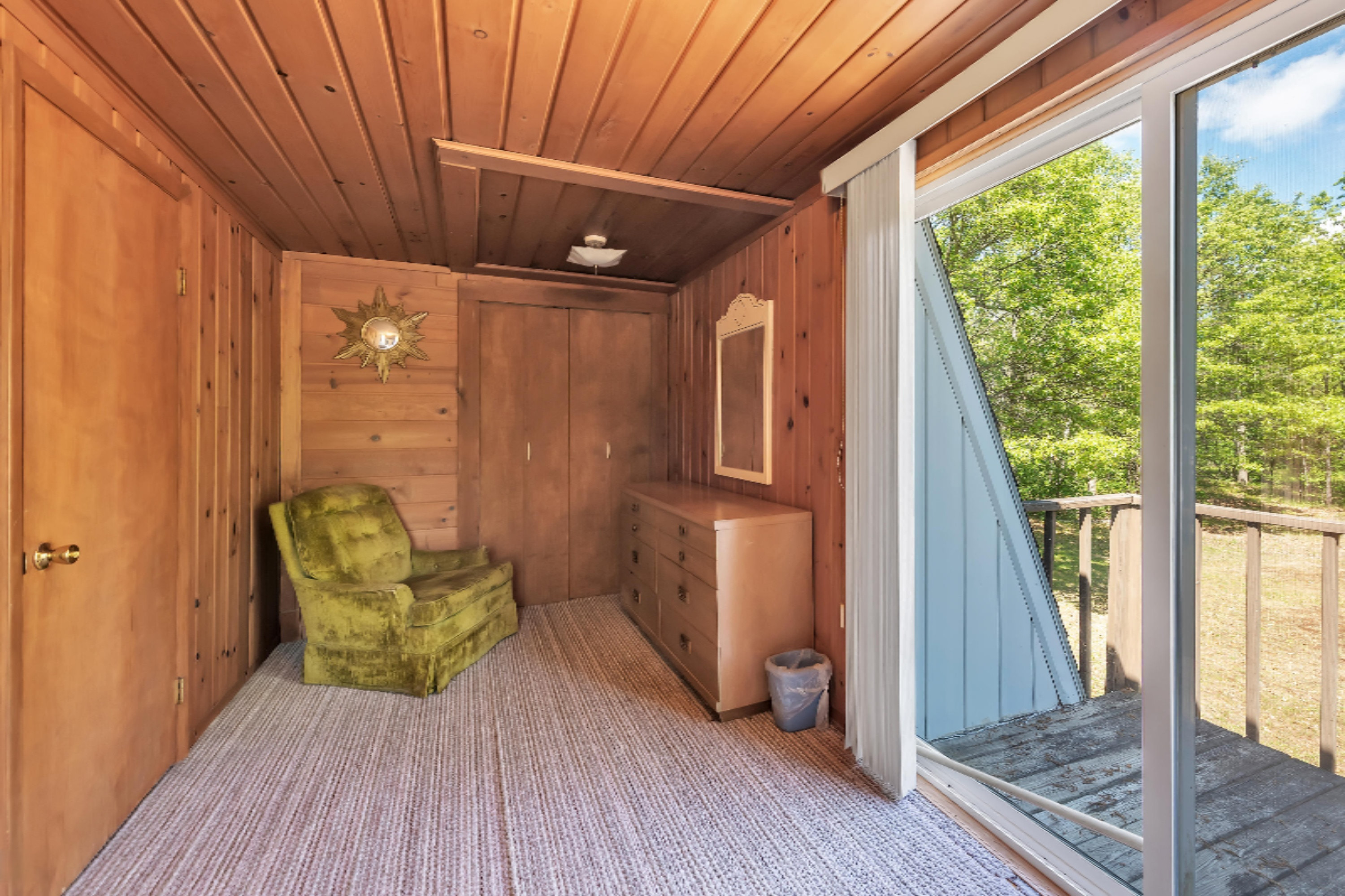 511 Huff Road Manistee, MI 49660 - Photo 20 of 29 Master Bedroom sitting area