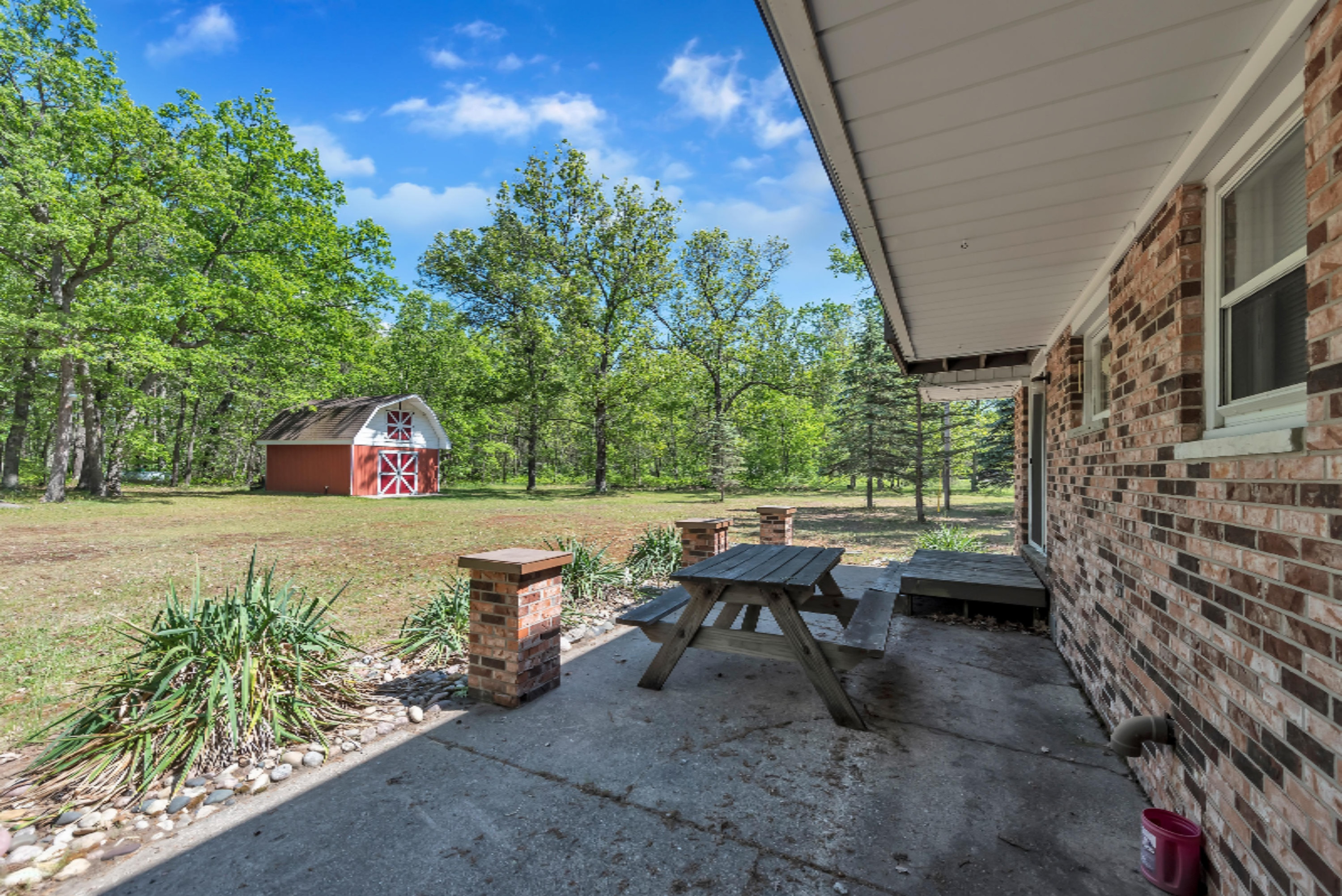 511 Huff Road Manistee, MI 49660 - Photo 25 of 29 Picnic Table