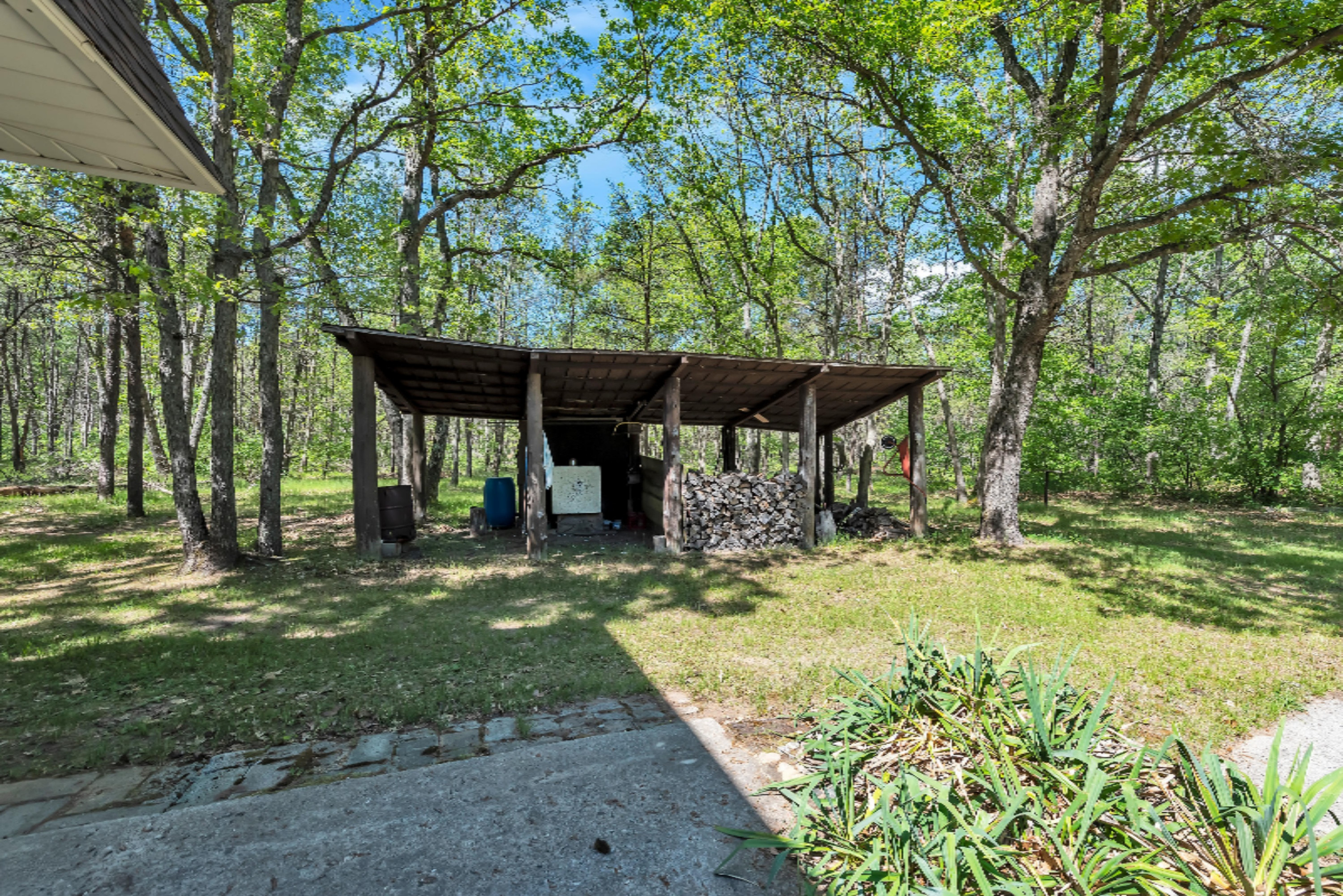 511 Huff Road Manistee, MI 49660 - Photo 26 of 29 Wood shed