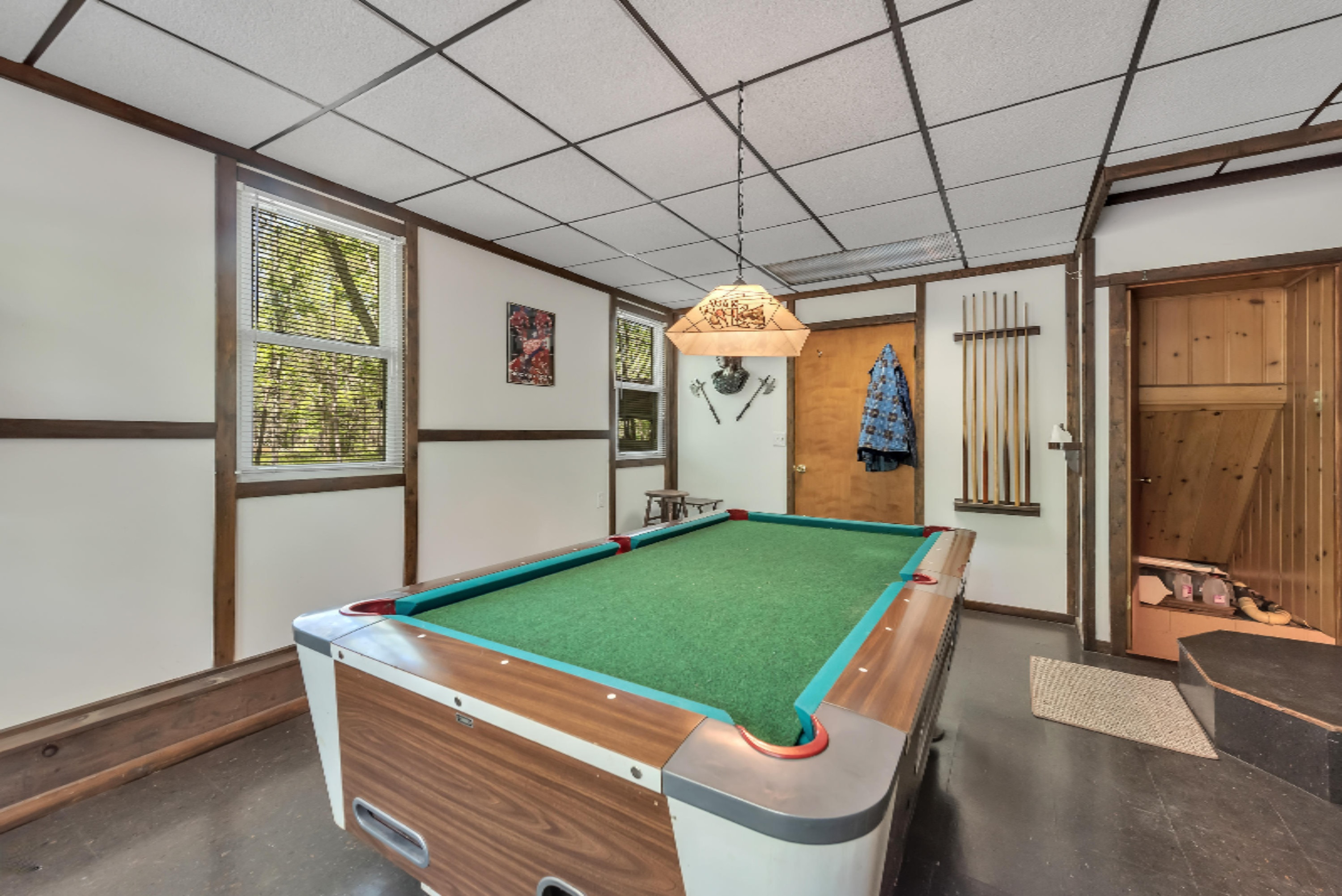 511 Huff Road Manistee, MI 49660 - Photo 8 of 29 Coin operated pool table