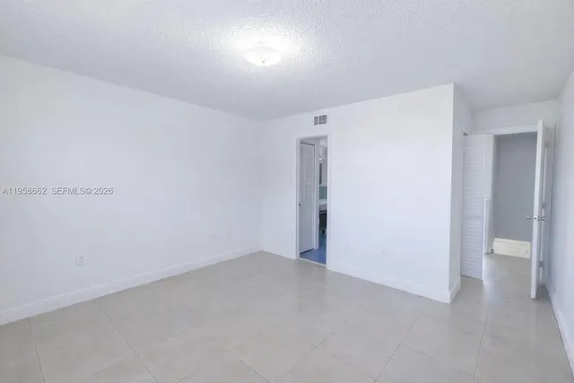$2,200 | 2740 West 76th Street, Unit 203, Hialeah, FL 33016