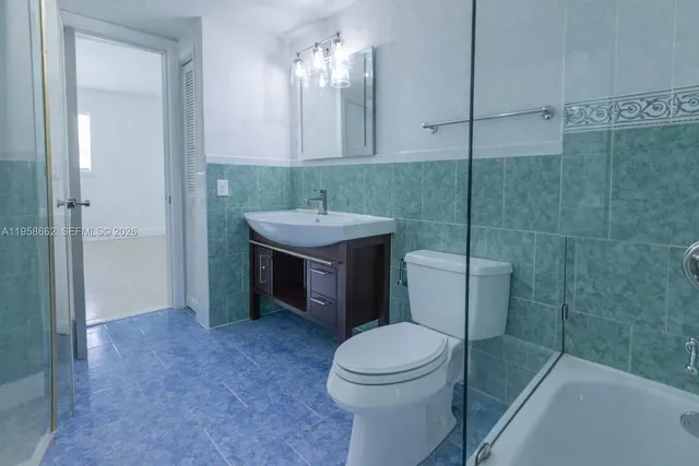 $2,200 | 2740 West 76th Street, Unit 203, Hialeah, FL 33016