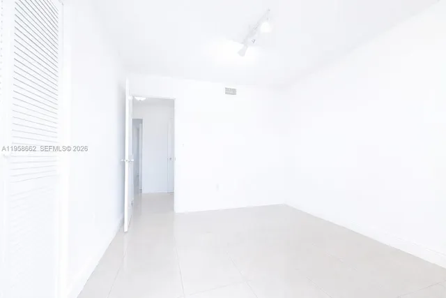 $2,200 | 2740 West 76th Street, Unit 203, Hialeah, FL 33016